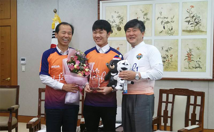 170331_Vnese soccer player3_in.jpg